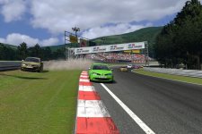 Deep Forest Raceway3_Goldene_Regel_für_goldene_Autos._2_Räder_auf_der_Strasse._Grins.jpg