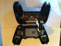 DS4 Controller geöffnet - Schaumstoff markiert.jpg