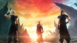 Das Bild zeigt drei Charaktere aus dem Spiel \"Final Fantasy VII Rebirth\". Im Vordergrund stehen sie dramatisch vor einer beeindruckenden, farbenfrohen Landschaft, die von orangefarbenen und blauen Tönen durchzogen ist. Der Charakter auf der linken Seite hat hellblondes, stacheliges Haar und trägt eine auffällige, dunkelblaue Rüstung. In der Mitte steht eine Figur mit langen, blonden Haaren, die ein langes Schwert hält und eine autoritäre Ausstrahlung hat. Der dritte Charakter, auf der rechten Seite, hat dunkles Haar und eine ähnliche Rüstung wie der erste. Die Szenerie vermittelt ein Gefühl von Abenteuer und Spannung, passend zum thematischen Kontext des Spiels."Final Fantasy VII Rebirth\". Im Vordergrund stehen sie dramatisch vor einer beeindruckenden, farbenfrohen Landschaft, die von orangefarbenen und blauen Tönen durchzogen ist. Der Charakter auf der linken Seite hat hellblondes, stacheliges Haar und trägt eine auffällige, dunkelblaue Rüstung. In der Mitte steht eine Figur mit langen, blonden Haaren, die ein langes Schwert hält und eine autoritäre Ausstrahlung hat. Der dritte Charakter, auf der rechten Seite, hat dunkles Haar und eine ähnliche Rüstung wie der erste. Die Szenerie vermittelt ein Gefühl von Abenteuer und Spannung, passend zum thematischen Kontext des Spiels.
