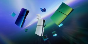Das Bild zeigt mehrere PS5 Konsolen und einen Controller, die in einem dynamischen, futuristischen Stil dargestellt sind. Die Konsolen sind in verschiedenen Farben und Perspektiven angeordnet, um einen Eindruck von Bewegung zu vermitteln. Der Hintergrund ist in einem sanften Farbverlauf gehalten, der von Blau zu Grün übergeht, was dem Bild eine energievolle und moderne Atmosphäre verleiht. Die gesamte Komposition zielt darauf ab, die technologische Ästhetik und den innovativen Charakter der PS5 hervorzuheben.
