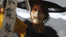 Das Bild zeigt eine Figur in einem beeindruckenden Kostüm, die ein traditionelles, kunstvoll gestaltetes Samurai-Outfit trägt. Sie hat ein maskenähnliches Gesicht mit einem furchteinflößenden Ausdruck und trägt einen großen breitkrempigen Hut. In der einen Hand hält sie ein Stück Papier mit japanischen Schriftzeichen. Die Umgebung wirkt mystisch und könnte von einer historischen oder fantasievollen Landschaft inspiriert sein. Der Ausdruck und die Pose der Figur scheinen Entschlossenheit und eine gewisse rätselhafte Energie zu vermitteln, was die Neugier auf die darin dargestellte Geschichte weckt. Das Bild zeigt eine Figur in einem beeindruckenden Kostüm, die ein traditionelles, kunstvoll gestaltetes Samurai-Outfit trägt. Sie hat ein maskenähnliches Gesicht mit einem furchteinflößenden Ausdruck und trägt einen großen breitkrempigen Hut. In der einen Hand hält sie ein Stück Papier mit japanischen Schriftzeichen. Die Umgebung wirkt mystisch und könnte von einer historischen oder fantasievollen Landschaft inspiriert sein. Der Ausdruck und die Pose der Figur scheinen Entschlossenheit und eine gewisse rätselhafte Energie zu vermitteln, was die Neugier auf die darin dargestellte Geschichte weckt.