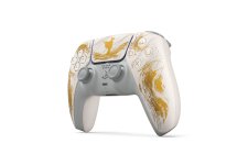 Das Bild zeigt einen DualSense Controller für die PS5 in einer Limited Edition, die vom Spiel Ghost of Yōtei inspiriert ist. Der Controller hat eine elegante Farbgestaltung in Weiß mit goldenen, künstlerischen Pinselstrichen, die an traditionelle japanische Kunst erinnern. Auf der Oberseite des Controllers sind die legendären PlayStation-Symbole sowie eine Silhouette des Charakters Atsu eingraviert. Der gesamte Look vermittelt eine Verbindung zur Spielestory und zur japanischen Ästhetik, was ihn zu einem echten Sammlerstück für Fans macht. Das Bild zeigt einen DualSense Controller für die PS5 in einer Limited Edition, die vom Spiel Ghost of Yōtei inspiriert ist. Der Controller hat eine elegante Farbgestaltung in Weiß mit goldenen, künstlerischen Pinselstrichen, die an traditionelle japanische Kunst erinnern. Auf der Oberseite des Controllers sind die legendären PlayStation-Symbole sowie eine Silhouette des Charakters Atsu eingraviert. Der gesamte Look vermittelt eine Verbindung zur Spielestory und zur japanischen Ästhetik, was ihn zu einem echten Sammlerstück für Fans macht.