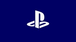 Das Bild zeigt das ikonische Logo von PlayStation auf einem einfarbigen Hintergrund. Der unverwechselbare Schriftzug, der stilisierte Buchstabe P und das dazugehörige Symbol sind klar und deutlich erkennbar. Das Design strahlt eine moderne und technische Ästhetik aus, die mit der Welt des Gamings assoziiert wird. Dieses Logo steht repräsentativ für die Produkte und Innovationen von Sony im Bereich Videospiele und Unterhaltung.