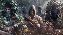 Das Bild zeigt mehrere Soldaten, die strategisch in einer bewaldeten Umgebung positioniert sind. Sie tragen Tarnkleidung und verdecken ihre Gesichter mit Masken, was auf eine verdeckte Operation hinweist. Die Szenerie ist von einem mystischen Licht durchzogen, das die Spannung und den stealthigen Charakter der Situation verstärkt. Einige Soldaten sind mit Waffen ausgerüstet, während andere sich hinter der natürlichen Umgebung verstecken, was ihre taktische Herangehensweise unterstreicht. Die Gesamtatmosphäre vermittelt ein Gefühl von Dramatik und Vorfreude auf actionreiche Missionen.