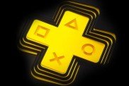 Das Bild zeigt das ikonische PlayStation Plus-Symbol in leuchtendem Gelb. Es besteht aus dem einfachen Pluszeichen, umgeben von den typischen PlayStation-Symbolen: dem Kreis, dem Kreuz, dem Quadrat und dem Dreieck. Der Hintergrund ist dunkel, wodurch das gelbe Logo besonders hervortritt. Dieses Symbol steht für den kostenpflichtigen Abonnementdienst von Sony, der Spielern Zugang zu einer Vielzahl von Spielen ermöglicht. In dem Kontext geht es um bevorstehende Veränderungen im Spielangebot von PS Plus, was bei den Nutzern für Sorgen um ihre Lieblingsspiele sorgt.