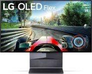 Das Bild zeigt den LG OLED Flex Monitor, der für Gaming auf der PS5 optimiert ist. Der Monitor hat ein modernes, schlankes Design und ist sowohl gerade als auch gebogen nutzbar. Auf dem Bildschirm ist ein Rennspiel zu sehen, das eine dynamische und detailreiche Grafik präsentiert. Dieser Monitor hebt die Vorteile von OLED-Technologie hervor, wie hohe Kontraste und lebendige Farben, die für ein intensives Spielerlebnis sorgen. Der Standfuß des Monitors wirkt stabil und modern, was den Gesamtlook des Geräts ansprechend macht. Das Bild zeigt den LG OLED Flex Monitor, der für Gaming auf der PS5 optimiert ist. Der Monitor hat ein modernes, schlankes Design und ist sowohl gerade als auch gebogen nutzbar. Auf dem Bildschirm ist ein Rennspiel zu sehen, das eine dynamische und detailreiche Grafik präsentiert. Dieser Monitor hebt die Vorteile von OLED-Technologie hervor, wie hohe Kontraste und lebendige Farben, die für ein intensives Spielerlebnis sorgen. Der Standfuß des Monitors wirkt stabil und modern, was den Gesamtlook des Geräts ansprechend macht.