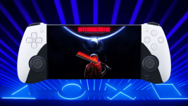 Das Bild zeigt ein Handheld-Gerät der PlayStation mit einem modernen, minimalistischen Design. Es ist in Schwarz und Weiß gehalten und könnte zu einem neuen, modularen System der PlayStation 6 gehören. Auf dem Bildschirm ist das Spiel Intergalactic: The Hermetic Prophecy zu sehen, was auf die Gaming-Funktionalität des Geräts hinweist. Der Hintergrund ist mit dynamischen, blauen Lichtern gestaltet, die eine futuristische Atmosphäre schaffen und den technologischen Fortschritt der PlayStation unterstreichen. Dieses Bild vermittelt den Eindruck eines innovativen und anpassbaren Gaming-Erlebnisses.