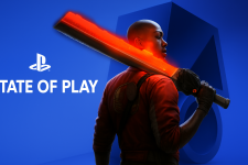 Das Bild zeigt einen Charakter mit einem futuristischen Aussehen, der einen großen, leuchtenden Katanastil mit sich führt. Der Hintergrund ist in verschiedenen Blautönen gehalten und enthält das Logo von PlayStation sowie den Schriftzug STATE OF PLAY. Der Charakter ist in einer dynamischen Pose präsentiert, was auf actionreiche Inhalte hindeutet. Die Komposition vermittelt eine spannende Atmosphäre und macht neugierig auf kommende Gaming-Ankündigungen.