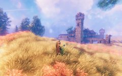 Das Bild zeigt einen malerischen Landschaftsabschnitt aus Valheim, einer nordischen Survival-Spielwelt. Im Vordergrund steht ein Charakter in wikingischer Kleidung, der in die Umgebung blickt. Der Boden ist mit hohem, goldenen Gras und bunten, rosa Blumen bedeckt. Im Hintergrund erhebt sich eine beeindruckende Bauwerksstruktur, die an eine Festung oder ein Haus erinnert, mit einem hohen Turm und dekorativen Elementen. Die Farbpalette ist lebhaft und strahlt eine verträumte Atmosphäre aus, die von sanften Lichtstrahlen und einem leichten Nebel umgeben ist. Diese Szenerie vermittelt ein Gefühl von Erkundung und Abenteuer im Spiel. Das Bild zeigt einen malerischen Landschaftsabschnitt aus Valheim, einer nordischen Survival-Spielwelt. Im Vordergrund steht ein Charakter in wikingischer Kleidung, der in die Umgebung blickt. Der Boden ist mit hohem, goldenen Gras und bunten, rosa Blumen bedeckt. Im Hintergrund erhebt sich eine beeindruckende Bauwerksstruktur, die an eine Festung oder ein Haus erinnert, mit einem hohen Turm und dekorativen Elementen. Die Farbpalette ist lebhaft und strahlt eine verträumte Atmosphäre aus, die von sanften Lichtstrahlen und einem leichten Nebel umgeben ist. Diese Szenerie vermittelt ein Gefühl von Erkundung und Abenteuer im Spiel.