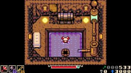 Das Bild zeigt eine pixelige Videospielszene aus einem Dungeon-ähnlichen Bereich. In der Mitte befindet sich ein Charakter mit roten Ohren und einer blauen und weißen Farbe, der in einem Wasserbecken steht. Um ihn herum sind verschiedene dekorative Elemente, unter anderem ein Schatztruhe und leuchtende Quellen. Die Umgebung ist in Erdtönen gehalten und erzeugt eine nostalgische Atmosphäre, die an klassische 2D-Spiele erinnert. Am unteren Rand sind Informationen über die Ausrüstung und Status des Charakters sichtbar.