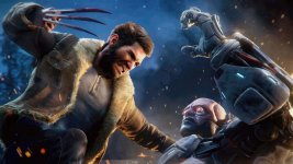 Das Bild zeigt eine actionreiche Szene aus dem kommenden Wolverine-Game für die PS5. Wolverine, ausgestattet mit seinen ikonischen Krallen, kämpft gegen einen mechanischen Gegner, der reminiscent an einen Sentinel ist. In einem dunklen, rauchigen Umfeld ist die Spannung spürbar, während Wolwerine mit einem eindringlichen Gesichtsausdruck und in dynamischer Pose seinen Angriff ausführt. Die Szenerie vermittelt eine Atmosphäre von Brutalität und Intensität, die den Charakter und die thematische Ausrichtung des Spiels unterstreicht.