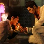 Das Bild zeigt zwei Charaktere, die in einem dramatischen Moment in einer urbanen Umgebung involviert sind. Einer der Charaktere kniet und raucht, während der andere ihm eine Zigarettenflamme anbietet. Beide sind elegant gekleidet und scheinen in einer intensiven Interaktion vertieft zu sein. Die Atmosphäre vermittelt ein Gefühl von Spannung und Emotion, umgeben von einer nächtlichen Kulisse, die auf die kriminelle Unterwelt anspielt, wie sie in der Yakuza-Serie thematisiert wird. Das Bild zeigt zwei Charaktere, die in einem dramatischen Moment in einer urbanen Umgebung involviert sind. Einer der Charaktere kniet und raucht, während der andere ihm eine Zigarettenflamme anbietet. Beide sind elegant gekleidet und scheinen in einer intensiven Interaktion vertieft zu sein. Die Atmosphäre vermittelt ein Gefühl von Spannung und Emotion, umgeben von einer nächtlichen Kulisse, die auf die kriminelle Unterwelt anspielt, wie sie in der Yakuza-Serie thematisiert wird.