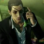 Das Bild zeigt einen charakteristischen Mann mit einem markanten Haarstil, der einen Anzug trägt und ein Telefon in der Hand hält. Er hat eine Augenklappe, die ihm ein geheimnisvolles und markantes Aussehen verleiht. Der Hintergrund wirkt unscharf, lässt aber vermuten, dass er sich in einer urbanen Umgebung befindet. Der Ausdruck des Mannes könnte auf eine ernste oder nachdenkliche Stimmung hindeuten. Die gesamte Szenerie vermittelt einen Hauch von Dramatik und Spannung, was gut zu dem Kontext der Yakuza-Serie passt. Das Bild zeigt einen charakteristischen Mann mit einem markanten Haarstil, der einen Anzug trägt und ein Telefon in der Hand hält. Er hat eine Augenklappe, die ihm ein geheimnisvolles und markantes Aussehen verleiht. Der Hintergrund wirkt unscharf, lässt aber vermuten, dass er sich in einer urbanen Umgebung befindet. Der Ausdruck des Mannes könnte auf eine ernste oder nachdenkliche Stimmung hindeuten. Die gesamte Szenerie vermittelt einen Hauch von Dramatik und Spannung, was gut zu dem Kontext der Yakuza-Serie passt.