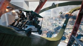 Das Bild zeigt eine actionreiche Szene aus dem Spiel Battlefield RedSec. Vier Charaktere sitzen auf einem Fahrzeug und scheinen sich durch eine dynamische Umgebung zu bewegen, während explosionsartige Effekte im Hintergrund zu sehen sind. Die Landschaft wirkt modern und urban, mit Hochhäusern und verschiedenen Strukturen. Der Moment vermittelt ein Gefühl von Aufregung und Geschwindigkeit, was typisch für ein Battle Royale-Spiel ist. Die Charaktere sind in taktischer Ausrüstung gekleidet und scheinen bereit für einen Kampf. Das Bild zeigt eine actionreiche Szene aus dem Spiel Battlefield RedSec. Vier Charaktere sitzen auf einem Fahrzeug und scheinen sich durch eine dynamische Umgebung zu bewegen, während explosionsartige Effekte im Hintergrund zu sehen sind. Die Landschaft wirkt modern und urban, mit Hochhäusern und verschiedenen Strukturen. Der Moment vermittelt ein Gefühl von Aufregung und Geschwindigkeit, was typisch für ein Battle Royale-Spiel ist. Die Charaktere sind in taktischer Ausrüstung gekleidet und scheinen bereit für einen Kampf.