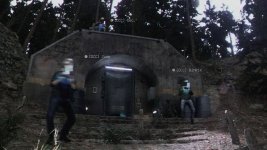 Das Bild zeigt eine düstere Szene in einem Wald mit einem Eingang, der einem Bunker ähnelt. Zwei Figuren sind im Vordergrund sichtbar, eine steht mit einem Objekt in der Hand, während die andere in der Nähe sitzt. Die Umgebung wirkt geheimnisvoll und angespannt, und die Verwendung von verpixelten Gesichtern vermittelt ein Gefühl von Anonymität. Die Bäume im Hintergrund tragen zur unheimlichen Atmosphäre bei, und die schwache Beleuchtung des Bunker-Eingangs erzeugt Spannung. Das Bild zeigt eine düstere Szene in einem Wald mit einem Eingang, der einem Bunker ähnelt. Zwei Figuren sind im Vordergrund sichtbar, eine steht mit einem Objekt in der Hand, während die andere in der Nähe sitzt. Die Umgebung wirkt geheimnisvoll und angespannt, und die Verwendung von verpixelten Gesichtern vermittelt ein Gefühl von Anonymität. Die Bäume im Hintergrund tragen zur unheimlichen Atmosphäre bei, und die schwache Beleuchtung des Bunker-Eingangs erzeugt Spannung.