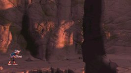 Das Bild zeigt eine Szene aus einem klassischen Videospiel, in der eine pixelige Figur in einem mysteriösen, schattigen Umfeld steht. Der Charakter trägt eine Mütze, ein T-Shirt und Shorts, während er ein futuristisch anmutendes Gerät in der Hand hält. Die Umgebung ist von steilen Felsen und einer dramatischen Beleuchtung geprägt, die eine geheimnisvolle Atmosphäre schafft. Diese Darstellung erinnert an die Ästhetik von Spielen aus der Ära der PlayStation 1 und könnte eine Referenz zu einem der vielen vergessenen Klassiker sein, die für eine moderne Neuauflage prädestiniert sind. Das Bild zeigt eine Szene aus einem klassischen Videospiel, in der eine pixelige Figur in einem mysteriösen, schattigen Umfeld steht. Der Charakter trägt eine Mütze, ein T-Shirt und Shorts, während er ein futuristisch anmutendes Gerät in der Hand hält. Die Umgebung ist von steilen Felsen und einer dramatischen Beleuchtung geprägt, die eine geheimnisvolle Atmosphäre schafft. Diese Darstellung erinnert an die Ästhetik von Spielen aus der Ära der PlayStation 1 und könnte eine Referenz zu einem der vielen vergessenen Klassiker sein, die für eine moderne Neuauflage prädestiniert sind.