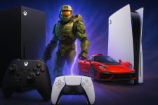 Das Bild zeigt eine dynamische Kombination aus Elemente der Xbox- und PlayStation-Welt. Im Vordergrund stehen zwei Spielcontroller, ein schwarzer Xbox-Controller und ein weißer PlayStation-Controller. Im Hintergrund sind die Xbox Series X und die PlayStation 5 sichtbar, flankiert von einem ikonischen Charakter aus dem Halo-Universum sowie einem sportlichen roten Auto, das an Rennspiele erinnert. Die Farbgestaltung ist lebhaft und betont die Konkurrenz und Zusammenarbeit zwischen den beiden Plattformen im Gaming-Bereich.
