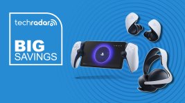 Das Bild zeigt die neuesten Produkte von Sony aus der PS5 Pulse-Reihe, die Pulse Elite Kopfhörer und die Pulse Explore Earbuds. In der Mitte befindet sich ein Handheld-Gerät, das als PS Portal dient, umgeben von den beiden Audiogeräten. Die Headsets sind in schwarz und weiß gestaltet und heben sich vor einem blauen Hintergrund mit wellenförmigem Muster ab. Eine auffällige Beschriftung mit dem Text BIG SAVINGS in weiß zieht die Aufmerksamkeit auf die aktuellen Rabatte während der Verkaufsaktionen. Das Bild vermittelt eine moderne, gamingorientierte Atmosphäre und betont die Bedeutung hochwertigen Audios für das Spielerlebnis.