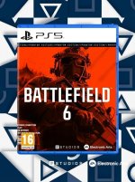 Das Bild zeigt die Hülle des Spiels Battlefield 6 für die PlayStation 5. Der Hintergrund ist in einem geometrischen Design gehalten, das in verschiedenen Blautönen gestaltet ist. Im Vordergrund ist ein Soldat mit Truppenausrüstung abgebildet, der sich in einer Kampfsituation befindet. Die Hülle ist in einem typischen Format mit der Aufschrift Battlefield 6, die in großen, weißen Buchstaben prangt. Zusätzlich sind Logos von EA und dem verantwortlichen Entwickler zu sehen, die darauf hinweisen, dass dieses Spiel zur beliebten Battlefield-Reihe gehört.