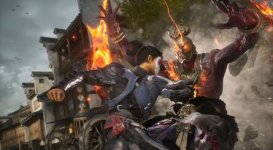 Das Bild zeigt eine dynamische Kampfszene aus dem Spiel The God Slayer. Im Zentrum der Action steht ein Charakter, der in einer urbanen Umgebung kämpft. Der Protagonist zeigt einen entschlossenen Gesichtsausdruck und nutzt martialische Bewegungen, während er gegen einen furchterregenden Gegner antreten muss, der mit flammenden Effekten dargestellt ist. Im Hintergrund wird eine detailreiche, belebte Stadt sichtbar, die eine Mischung aus traditioneller ostasiatischer Ästhetik und Steampunk-Elementen aufweist, geprägt von historischen und futuristischen Designelementen. Die Szene vermittelt ein Gefühl von Spannung und Dynamik, wobei die grafischen Details das potenzielle Interesse an dem Spiel unterstreichen.