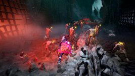 Das Bild zeigt eine actionreiche Szene aus dem Spiel Stupid Never Dies. Im Vordergrund ist die Hauptfigur Davy zu sehen, die in einem farbenfrohen, übertriebenen Outfit durch eine düstere Umgebung sprintet. Um ihn herum sind zahlreiche Gegner, die in verschiedenen Zuständen des Verfalls dargestellt sind, was die aufregende und chaotische Atmosphäre des Spiels unterstreicht. Die Farbpalette ist lebhaft, mit starken Kontrasten zwischen den dunklen Hintergründen und den hellen, leuchtenden Effekten, die die Bewegungen der Charaktere akzentuieren. Die gesamte Szene vermittelt einen Eindruck von Energie, Humor und Geschwindigkeit, ganz im Sinne des Trash-Genres, das das Spiel präsentiert. Das Bild zeigt eine actionreiche Szene aus dem Spiel Stupid Never Dies. Im Vordergrund ist die Hauptfigur Davy zu sehen, die in einem farbenfrohen, übertriebenen Outfit durch eine düstere Umgebung sprintet. Um ihn herum sind zahlreiche Gegner, die in verschiedenen Zuständen des Verfalls dargestellt sind, was die aufregende und chaotische Atmosphäre des Spiels unterstreicht. Die Farbpalette ist lebhaft, mit starken Kontrasten zwischen den dunklen Hintergründen und den hellen, leuchtenden Effekten, die die Bewegungen der Charaktere akzentuieren. Die gesamte Szene vermittelt einen Eindruck von Energie, Humor und Geschwindigkeit, ganz im Sinne des Trash-Genres, das das Spiel präsentiert.