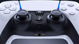 Das Bild zeigt den DualSense-Controller für die PlayStation 5. Der Fokus liegt auf den beiden Analog-Sticks sowie dem Design des Controllers, der in den Farben Schwarz und Weiß gehalten ist. Verschiedene Tasten und das PlayStation-Logo sind ebenfalls sichtbar. Die gesamte Darstellung vermittelt ein modernes und ergonomisches Design, das für ein optimales Gaming-Erlebnis konzipiert ist.