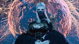 Das Bild zeigt eine weibliche Figur mit langen, hellen Haaren und roten Augen, die in einem auffälligen, dunklen Outfit gekleidet ist. Ihr Oberteil ist mit auffälligen Mustern und goldenen Verzierungen geschmückt, die eine Art mystische Präsenz vermitteln. Hinter ihr ist ein dramatischer, farbenfroher Hintergrund, der durch dynamische Licht- und Struktur-Elemente geprägt ist und eine futuristische oder andereweltliche Atmosphäre erzeugt. Die Figur wirkt sowohl majestätisch als auch geheimnisvoll, was das Interesse des Betrachters weckt. Das Bild zeigt eine weibliche Figur mit langen, hellen Haaren und roten Augen, die in einem auffälligen, dunklen Outfit gekleidet ist. Ihr Oberteil ist mit auffälligen Mustern und goldenen Verzierungen geschmückt, die eine Art mystische Präsenz vermitteln. Hinter ihr ist ein dramatischer, farbenfroher Hintergrund, der durch dynamische Licht- und Struktur-Elemente geprägt ist und eine futuristische oder andereweltliche Atmosphäre erzeugt. Die Figur wirkt sowohl majestätisch als auch geheimnisvoll, was das Interesse des Betrachters weckt.