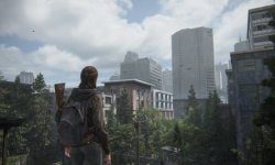 Das Bild zeigt eine weitläufige, post-apokalyptische Stadtlandschaft, die von Pflanzen überwuchert ist. Im Vordergrund steht eine Person, die den Blick auf die Stadt richtet. Die Gebäude im Hintergrund sind teilweise beschädigt und stark verwittert, während der Himmel leicht bewölkt ist. Diese Szenerie vermittelt ein Gefühl von Einsamkeit und des Verfalls, gepaart mit einer gewissen Ruhe in der natürlichen Übernahme der urbanen Umgebung.