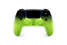 Das Bild zeigt einen DualSense Controller der PlayStation 5 in einem auffälligen Design namens Remix Green. Der Controller hat einen glatten Farbverlauf von Schwarz zu knalligem Grün, der durch leuchtende grüne Akzente auf den Steuerknöpfen und den Tasten verstärkt wird. Die glänzende Oberfläche sorgt für einen modernen Look und macht den Controller zu einem echten Hingucker. Dieses Design ist Teil der Hyperpop Collection, die für Gamer gedacht ist, die ihren persönlichen Stil ausdrücken möchten.