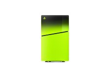 Das Bild zeigt ein futuristisches Design eines PS5-Konsolen-Covers in einem intensiven, leuchtenden Grünton mit einem ansprechenden Farbverlauf von Schwarz zu knalligem Grün. Die Oberfläche erscheint glänzend und modern, mit einem markanten, diagonal verlaufenden Element, das dem Cover eine dynamische Note verleiht. In einer minimalistischen Präsentation steht das Cover vor einem weißen Hintergrund, was die Farbdetails und das Design besonders zur Geltung bringt.