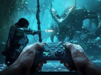 Das Bild zeigt eine Person, die einen Xbox-Controller in der Hand hält. Im Hintergrund ist eine Spielszenen aus einem actionreichen Videospiel zu sehen, in der eine Figur mit Pfeil und Bogen gegen eine große Kreatur kämpft. Die Farben sind intensiv und wirken mystisch, mit blauen und grünen Tönen, die eine spannende Atmosphäre erzeugen. Die Situation vermittelt ein Gefühl von Abenteuer und Spannung im Gaming-Kontext. Das Bild zeigt eine Person, die einen Xbox-Controller in der Hand hält. Im Hintergrund ist eine Spielszenen aus einem actionreichen Videospiel zu sehen, in der eine Figur mit Pfeil und Bogen gegen eine große Kreatur kämpft. Die Farben sind intensiv und wirken mystisch, mit blauen und grünen Tönen, die eine spannende Atmosphäre erzeugen. Die Situation vermittelt ein Gefühl von Abenteuer und Spannung im Gaming-Kontext.