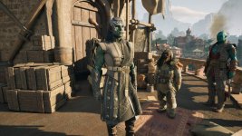 Das Bild zeigt eine Szene aus dem Fantasy-RPG Avowed, in der drei Charaktere vor einer malerischen Kulisse stehen. Im Vordergrund befindet sich ein Aumaua-Charakter mit grüner Haut und einem eleganten, detailreichen Outfit. Neben ihm steht ein kleinerer, haariger Charakter, vermutlich ein Dwarf, in einer robusten Kleidung, die auf Abenteurer hindeutet. Am rechten Rand steht ein weiterer Charakter mit blauer Haut, der ebenfalls ein ansprechendes, kampfbereites Outfit trägt. Die Umgebung ist lebhaft gestaltet, mit historischen Gebäuden und einem klaren Himmel, was zur fantastischen Atmosphäre des Spiels beiträgt.