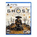 Das Bild zeigt das Cover des Spiels Ghost of Yotei für die PlayStation 5. Auf dem Cover sieht man einen Samurai-ähnlichen Charakter, der in einer kraftvollen Pose kniet. Um ihn herum sind einige Samurai-Schwerter und gelbe Blütenblätter zu sehen, die eine dynamische Atmosphäre schaffen. Im Hintergrund ist ein schneebedeckter Berg zu erkennen, der dem Bild eine fernöstliche Kulisse verleiht. Der Titel des Spiels und das Sucker Punch-Logo sind deutlich sichtbar. Das Bild zeigt das Cover des Spiels Ghost of Yotei für die PlayStation 5. Auf dem Cover sieht man einen Samurai-ähnlichen Charakter, der in einer kraftvollen Pose kniet. Um ihn herum sind einige Samurai-Schwerter und gelbe Blütenblätter zu sehen, die eine dynamische Atmosphäre schaffen. Im Hintergrund ist ein schneebedeckter Berg zu erkennen, der dem Bild eine fernöstliche Kulisse verleiht. Der Titel des Spiels und das Sucker Punch-Logo sind deutlich sichtbar.