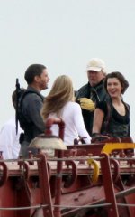 Wentworth-on-set-Resident-Evil-Afterlife-wentworth-miller-8919759-500-800.jpg