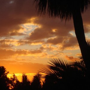 Die Sonne geht unter.
