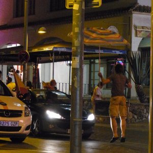 Vielleicht bringen die ihn ja nach Ibiza?! ;)
