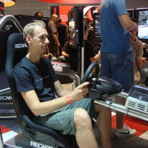Developr beim Gran Turismo 5 zocken