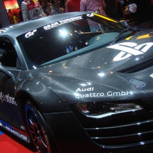 Ja, man durfte auch darin sitzen und Gran Turismo spielen :D
