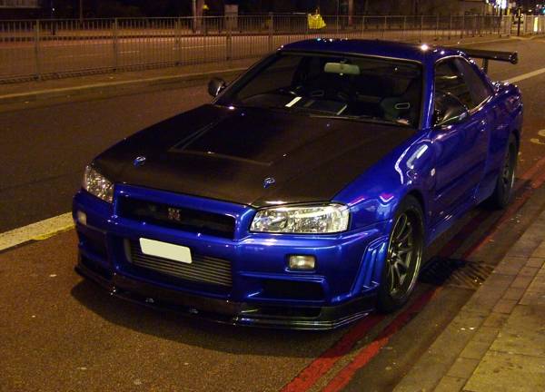 Nissan Skyline blue night