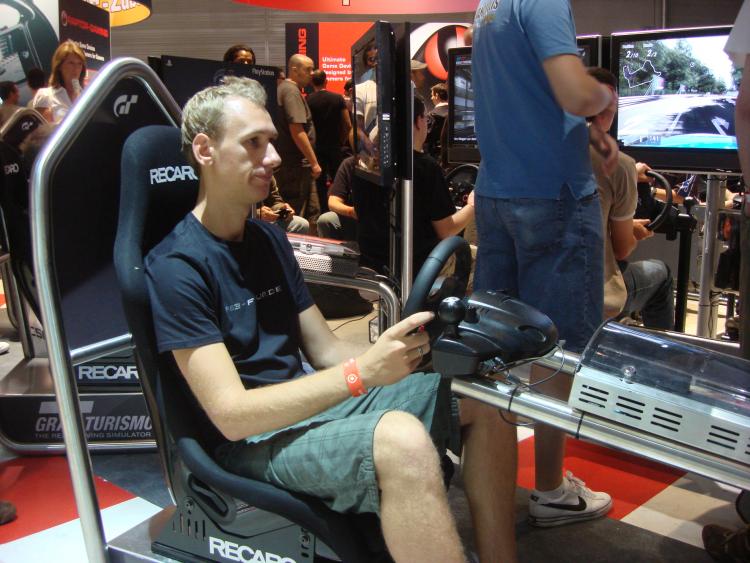 Developr beim Gran Turismo 5 zocken