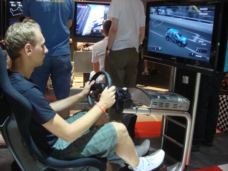 Developr beim Gran Turismo 5 zocken