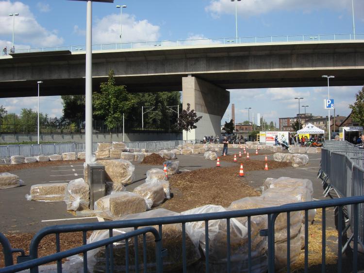 Roller-Pakours auf dem Außengelände