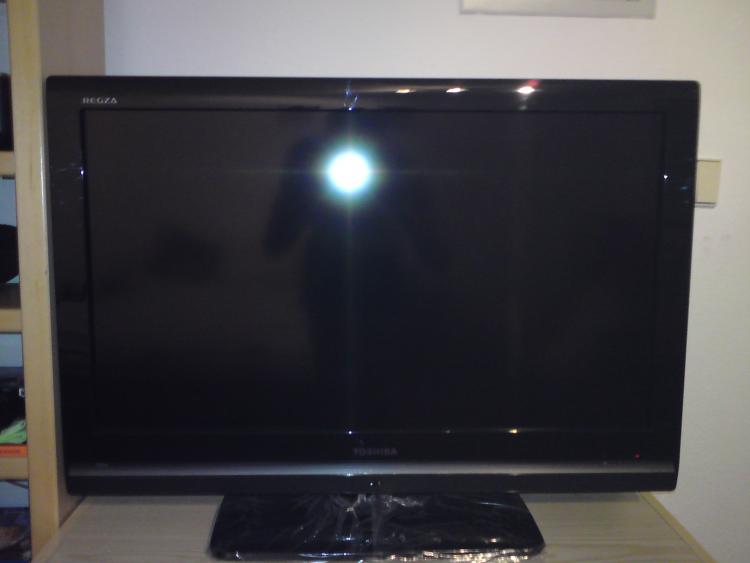 Toshiba LCD Full HD 32 Zoll :)