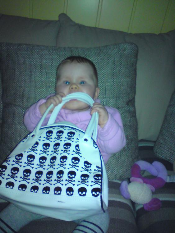 Mama's Tasche schmeckt