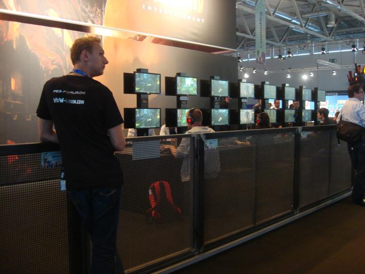 Der Admin des WoW-Forums vorm WoW-Stand