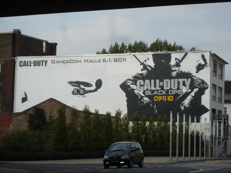 Sogar auf der Straße wird in Köln Werbung für Call of Duty gemacht.