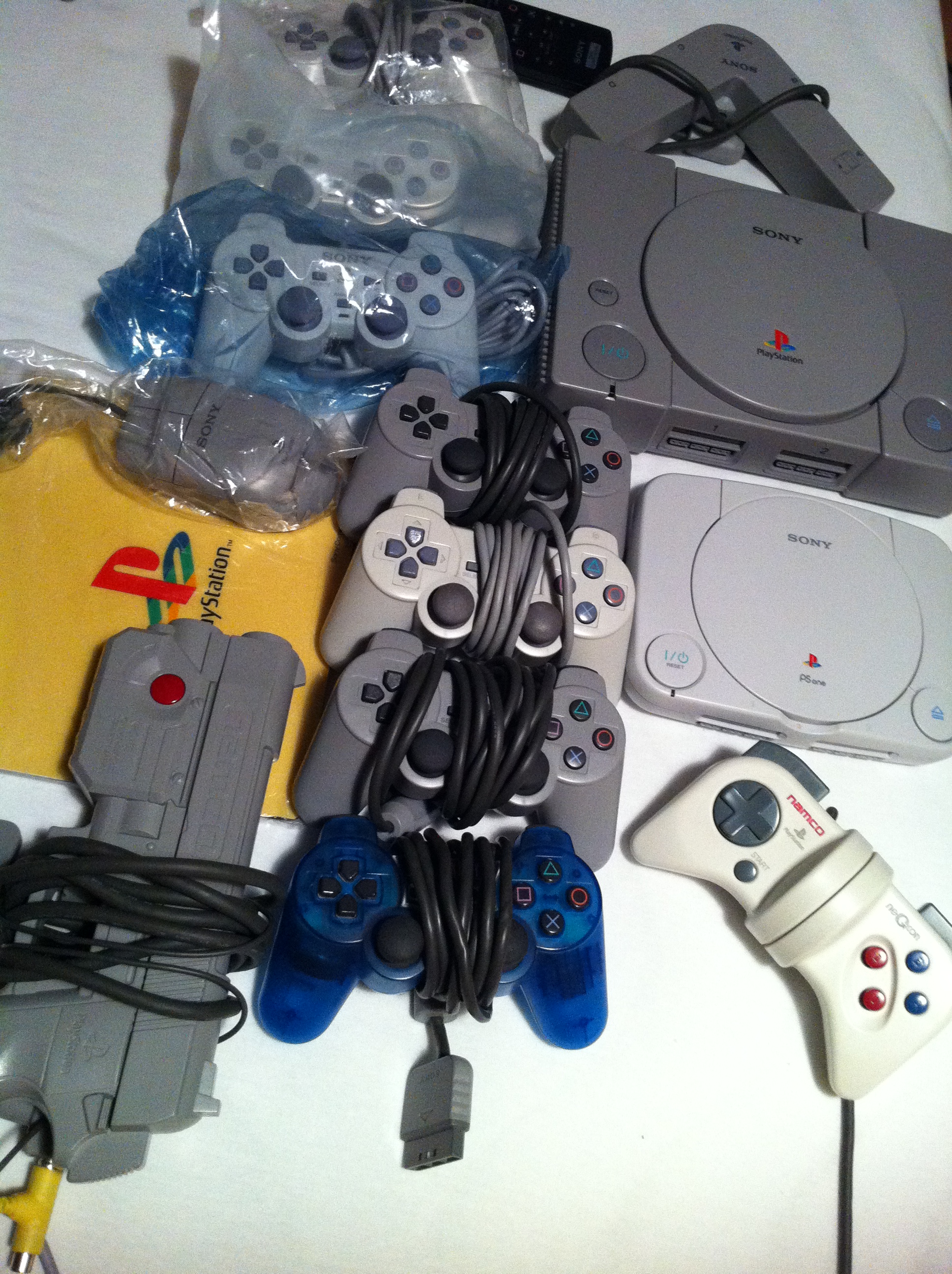 PSX / PSone (modifiziert)
7 Controller
Multiplayeradapter
Maus
Namco NeGcon Controller
Namco Light Gun