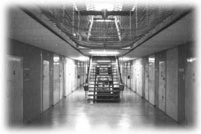 27_art07_01_knast.jpg