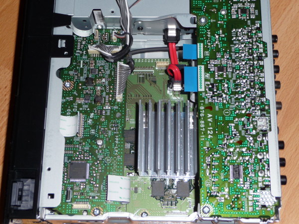 sony_bdp_s550_inside_detail.jpg